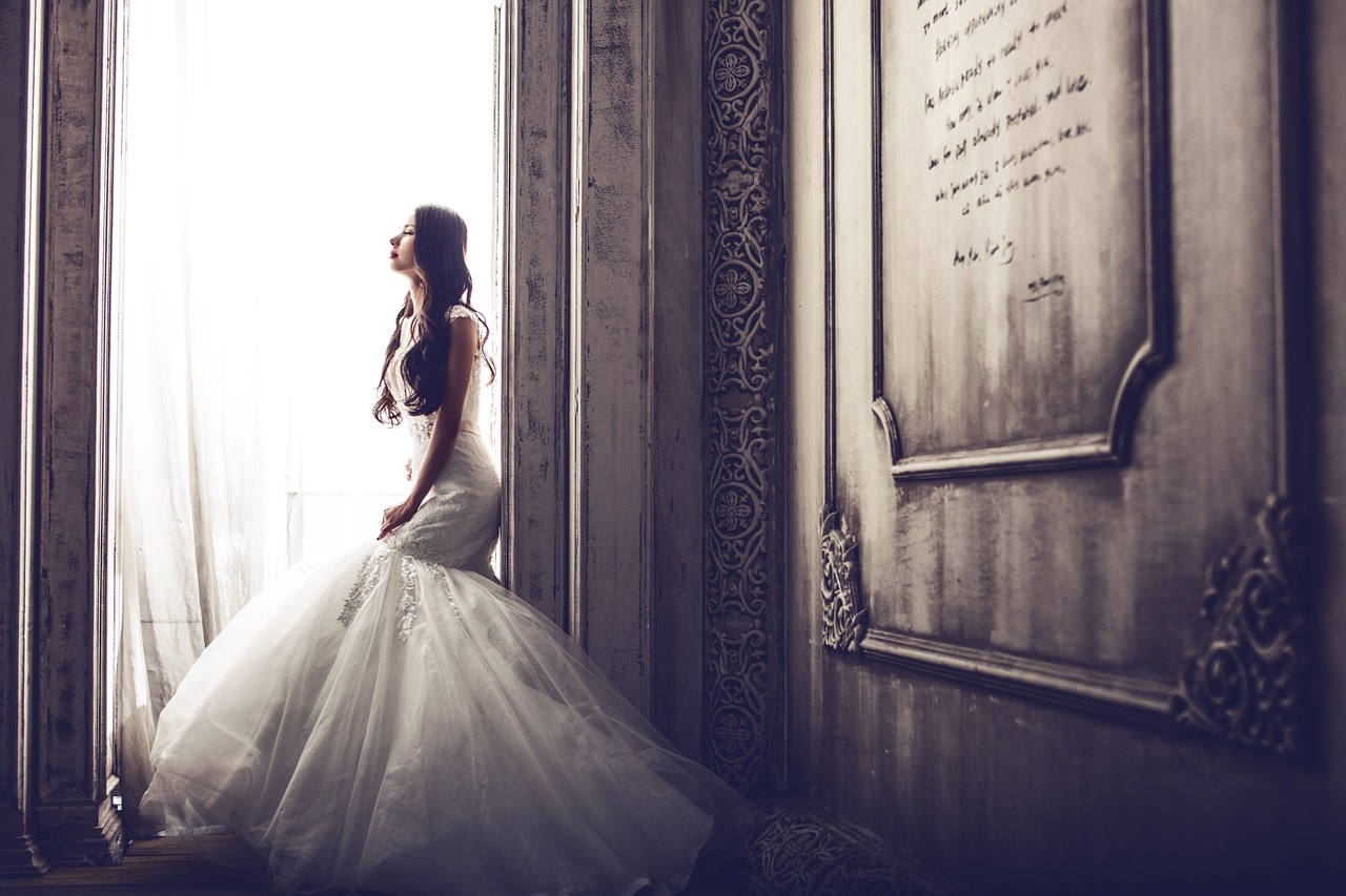 wedding-dresses-1486005_1280